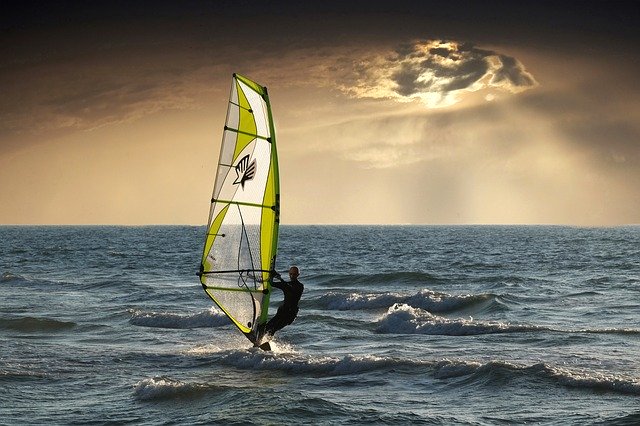 windsurfing